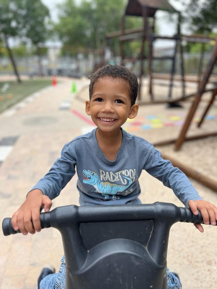 A Koningspikkies Parke child on a tricycle